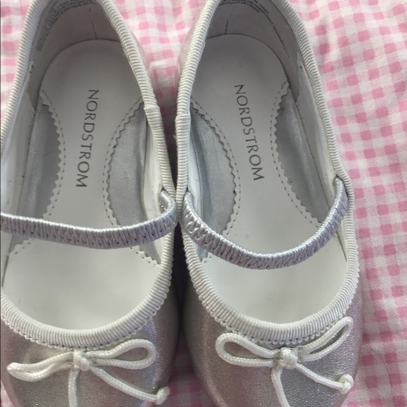 Nordstrom silver sparkly toddler size 5 Mary Jane - Picture 4 of 8